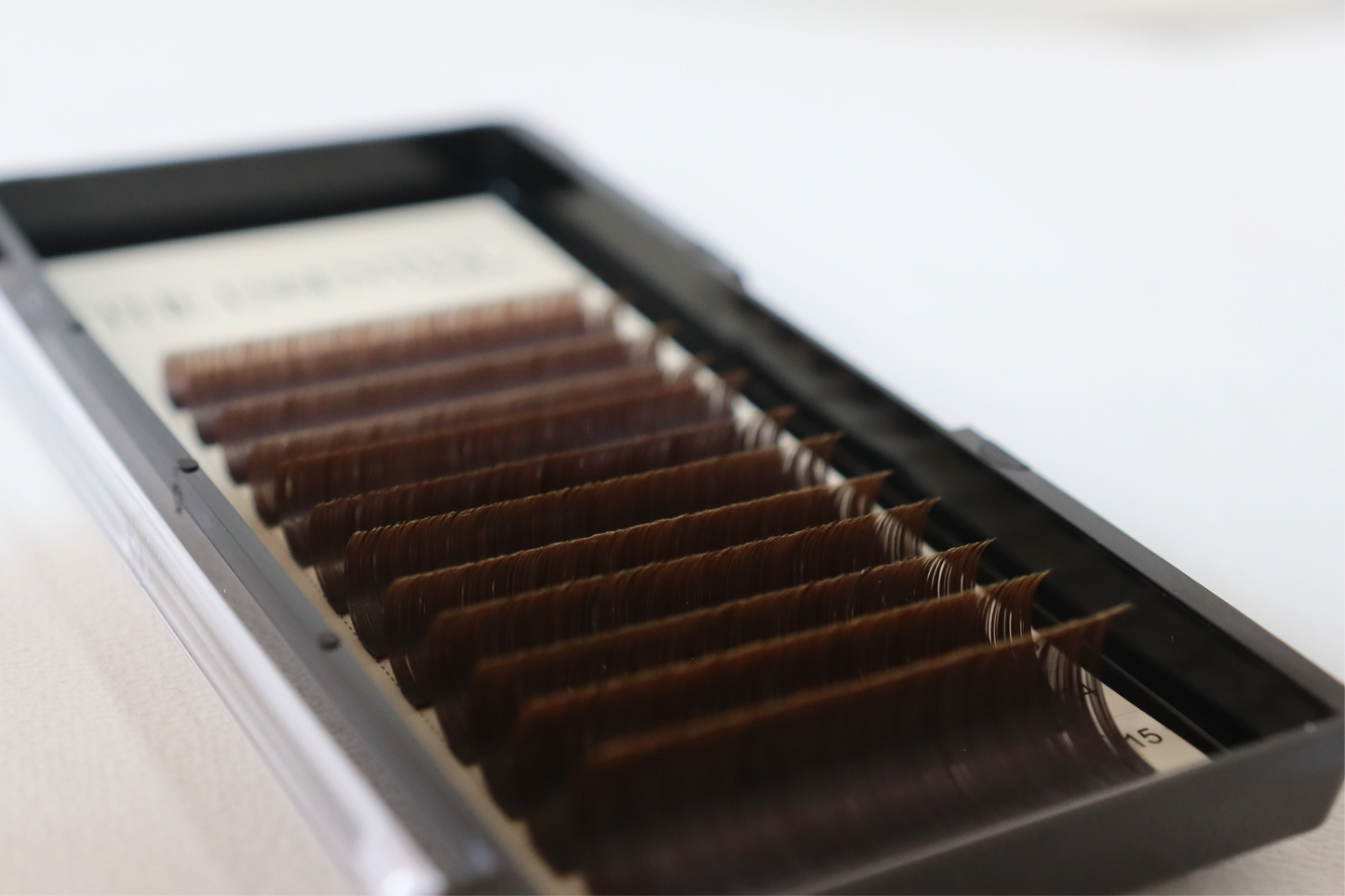 Brown Flat Classic Lash Extensions - Mixed Tray